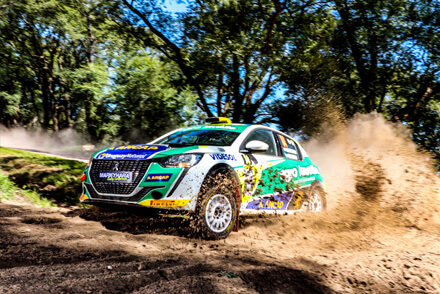  Auto en plena acción durante la edición 2023 del Rally del Jaaukanigás