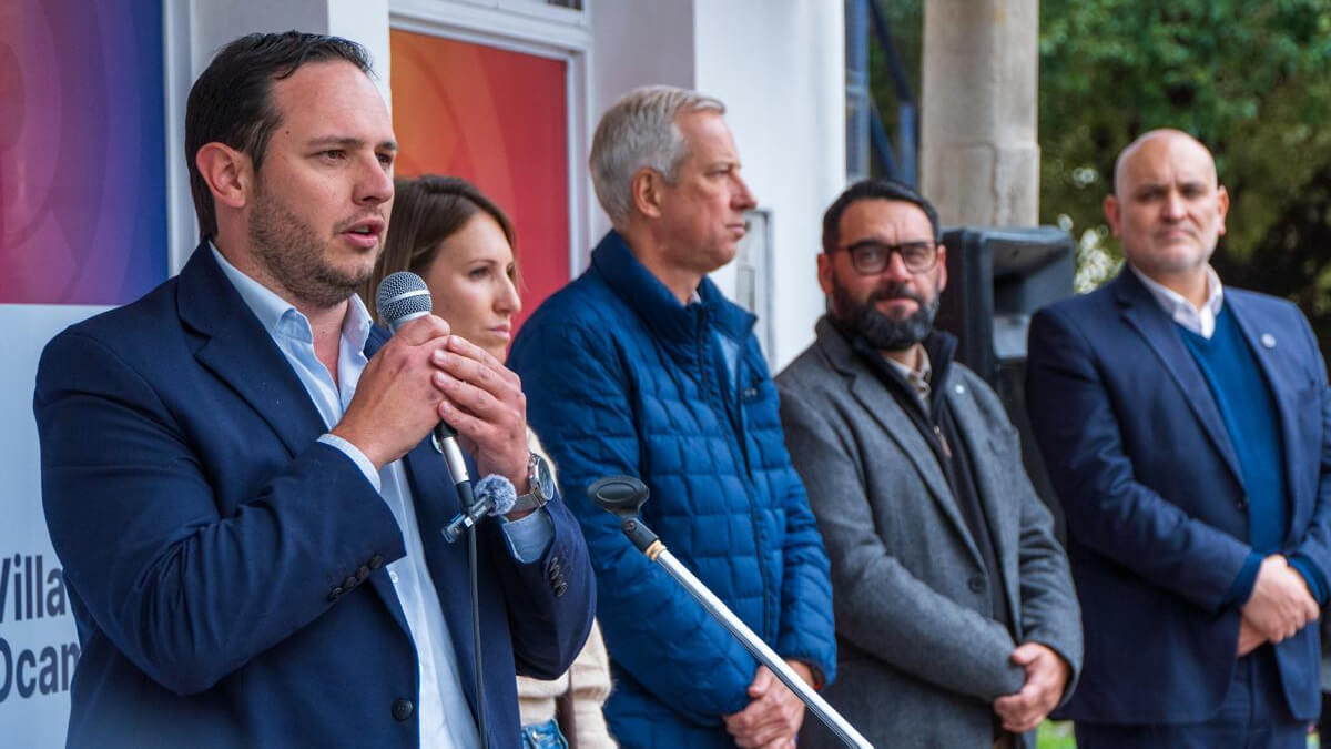 El intendente Cristian Marega dejando su mensaje en el acto de inauguración del Centro de Denuncias