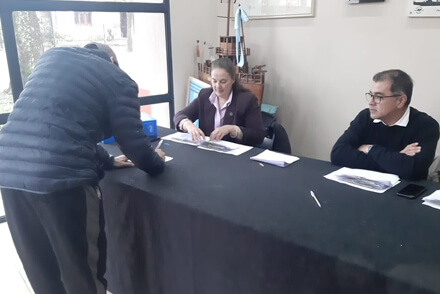 Entrega de aportes del Programa Municipal de Becas en Romang