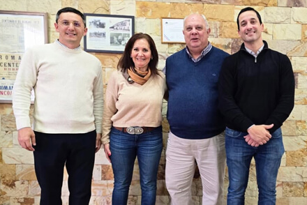 El intendente Sergio Ramseyer junto a la secretaria de Turismo Marcela Aeberhard y funcionarios en encuentro por el desarrollo turístico de Romang