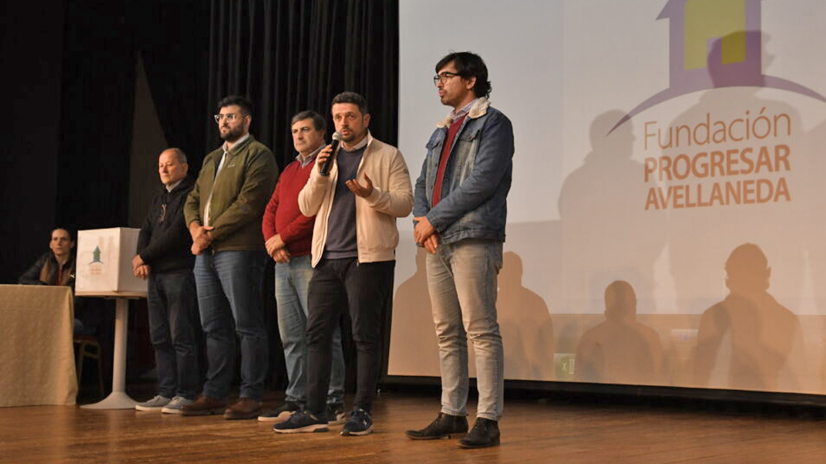 Acto de adjudicación de terrenos del Programa 100 lotes en Avellaneda