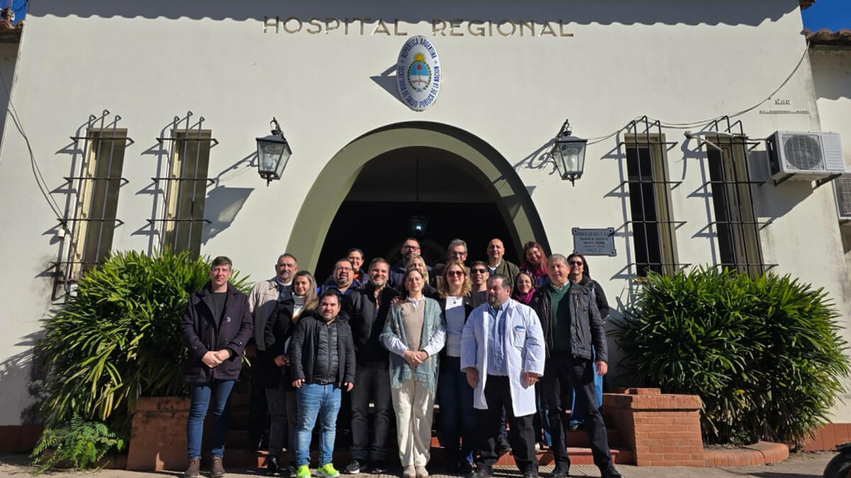 Delegación oficial visita el Hospital Regional de Vera durante supervisión de obras en el laboratorio