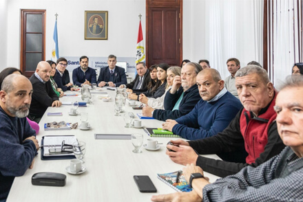 Encuentro paritario entre funcionarios del gobierno provincial y representantes de los gremios docentes