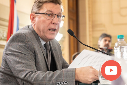 Convencional Rodrigo Borla presidiendo la reunión de la Comisión de Poder Legislativo y Ejecutivo de la Convención Reformadora de Santa Fe.