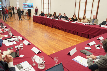 Integrantes y representantes judiciales en la segunda audiencia temática de la Comisión de Poder Judicial en Rosario