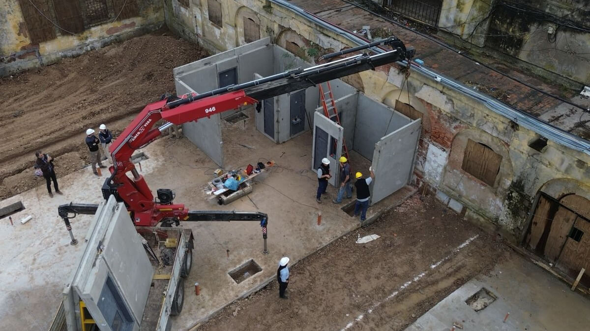 Obras de montaje de los nuevos pabellones de aislamiento en la Cárcel de Coronda