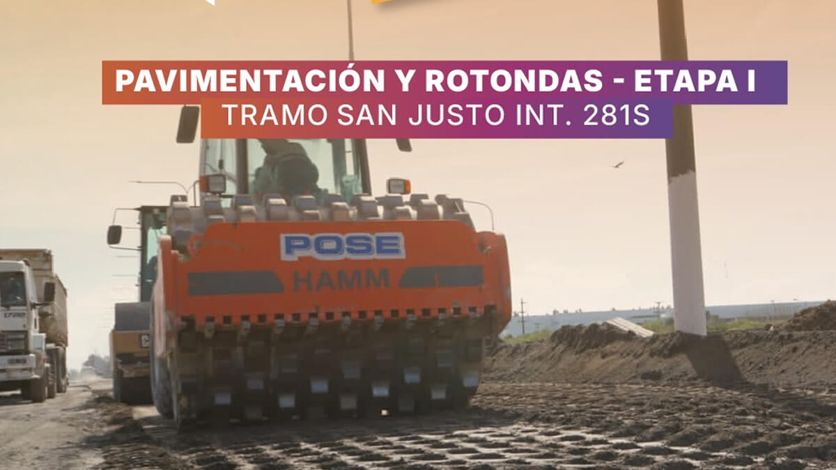 Foto de archivo de trabajos preparativos para la pavimentación de ruta