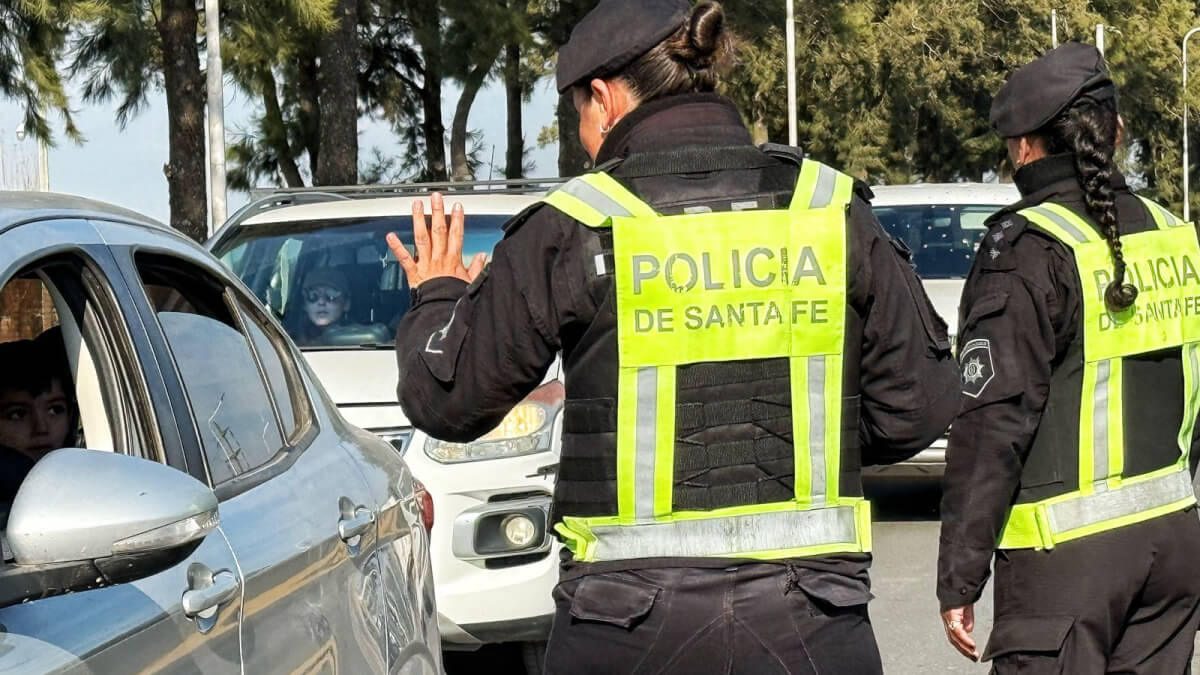 Control en ruta de la Policía de Seguridad Vial de Santa Fe durante operativo de fiscalización