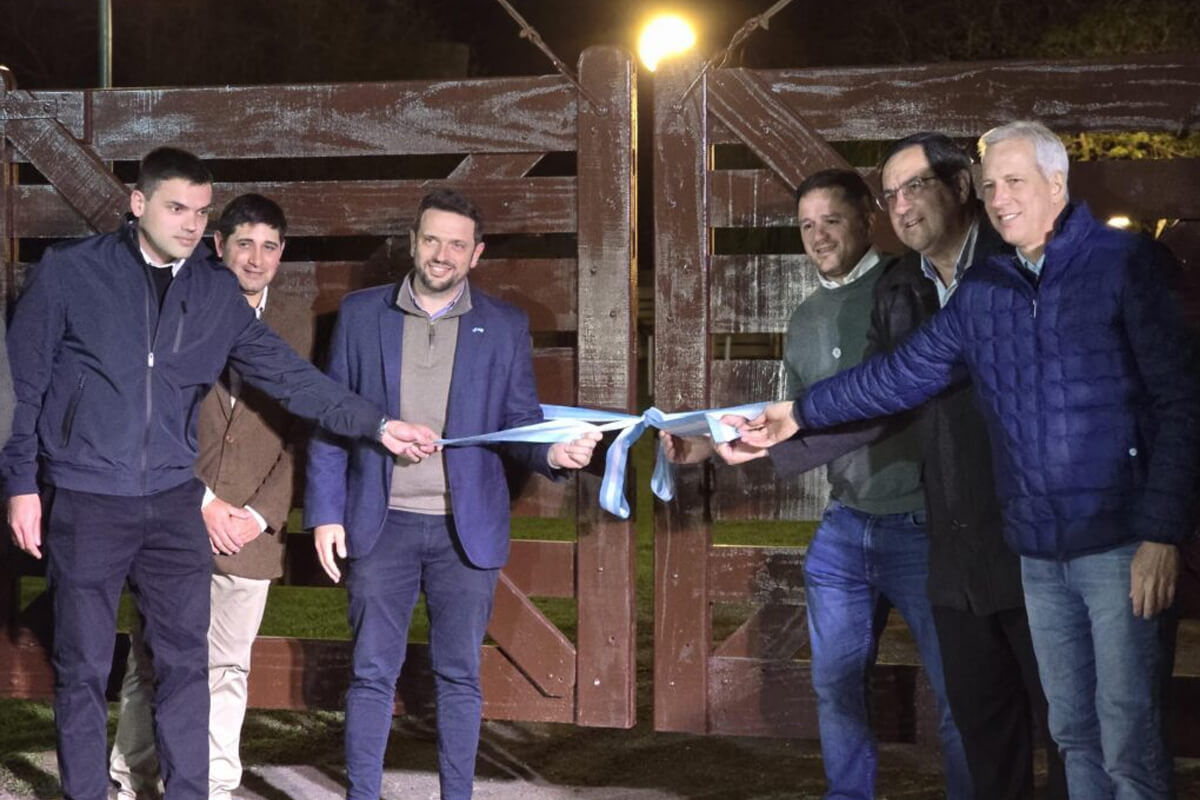  Apertura de tranqueras en la 89ª Expo Rural de Reconquista 2025 con autoridades y público presente.