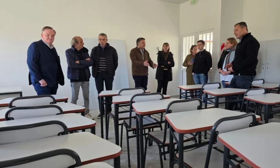 Visita del senador Michlig a la Escuela N° 6025 de Ñanducita