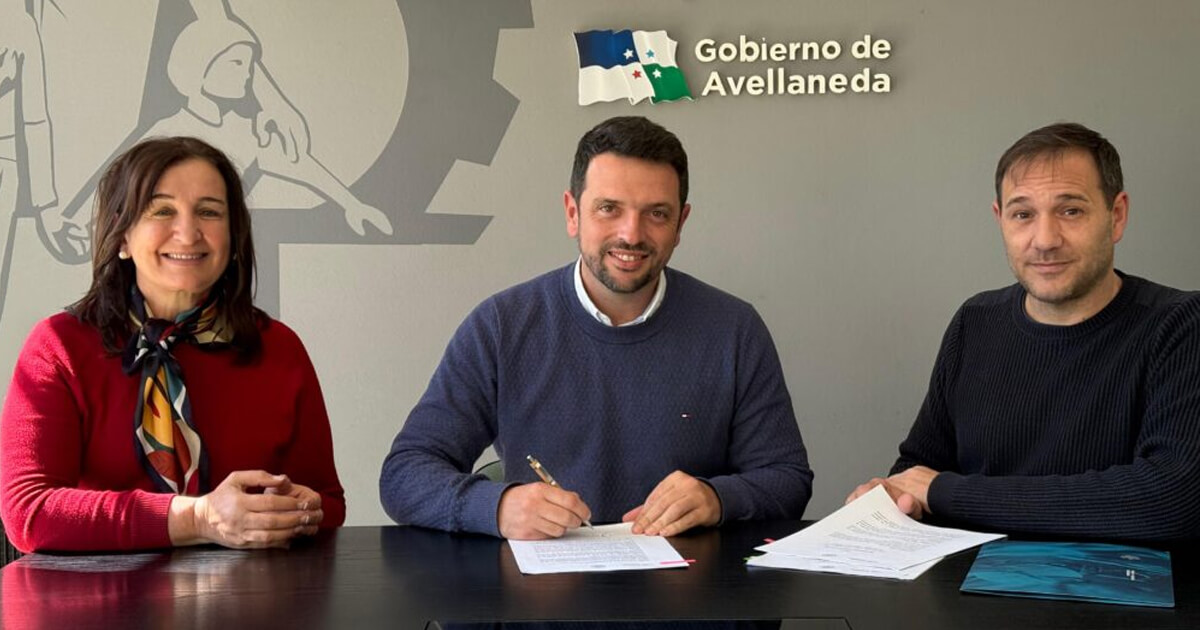 Intendente Gonzalo Braidot firma convenio de cooperación con la UNL para el programa CreArte Litoral 2025 en Avellaneda.