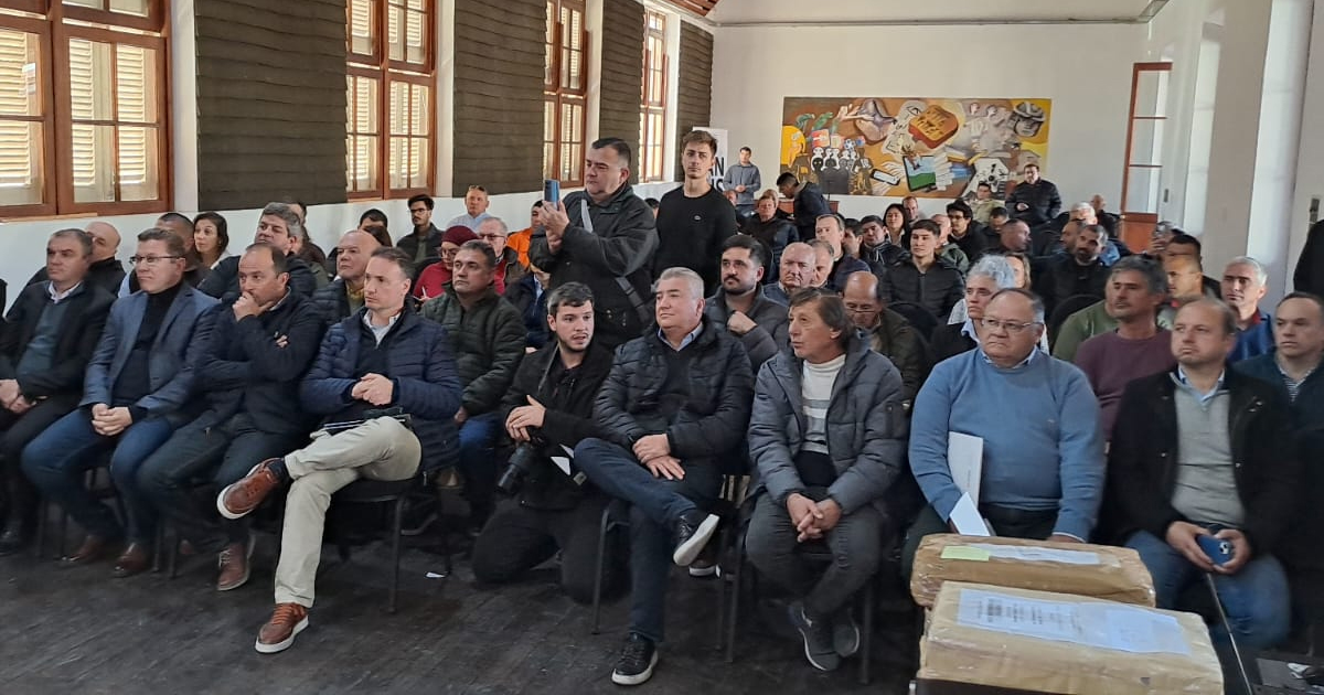 Acto de licitación de la obra de pavimentación de la RP 2