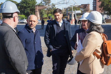 Gobernador Pullaro recorriendo el Puerto de Santa Fe junto a autoridades del Ente Administrador