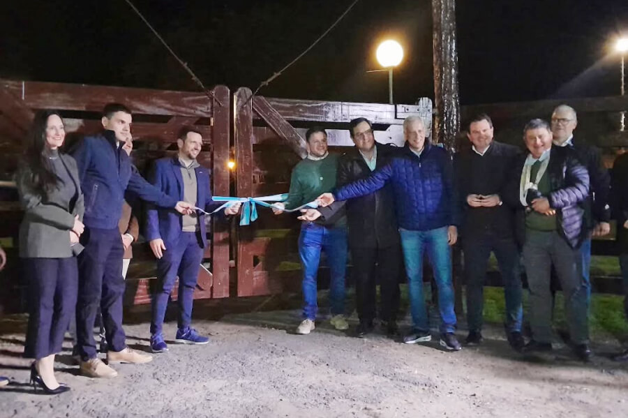 EL presidente comunal de Nicanor Molinas, Roberto Giuliani, participando de la apertura de tranquera de la expo rural 2025