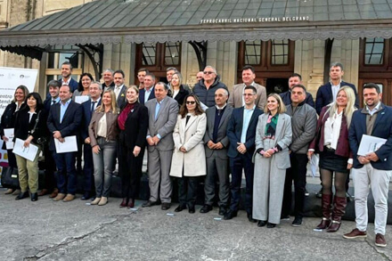 Intendentes santafesinos participando del Encuentro de Mercociudades en la Estación Belgrano