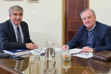 Senador Felipe Michlig y ministro Fabián Bastia reunidos en Casa de Gobierno repasando gestiones para San Cristóbal.