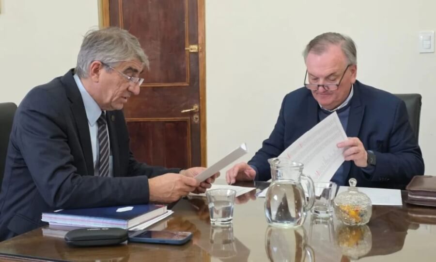 Senador Felipe Michlig y ministro Fabián Bastia reunidos en Casa de Gobierno repasando gestiones para San Cristóbal.