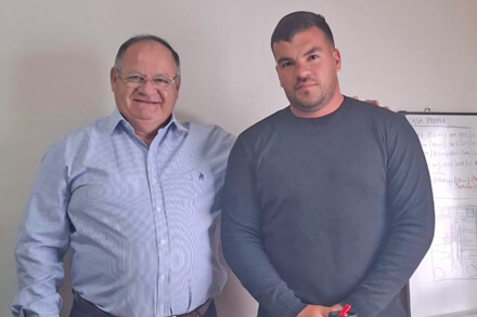 Franco Huber y Ramsés Medina durante la reunión por programas habitacionales para Cañada Ombú