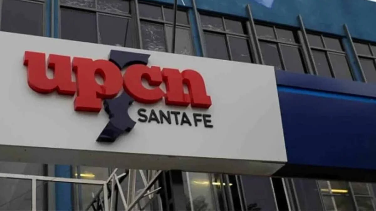 Frente de la sede de UPCN Santa Fe, donde se anunció la aceptación de la oferta salarial del Gobierno provincial.