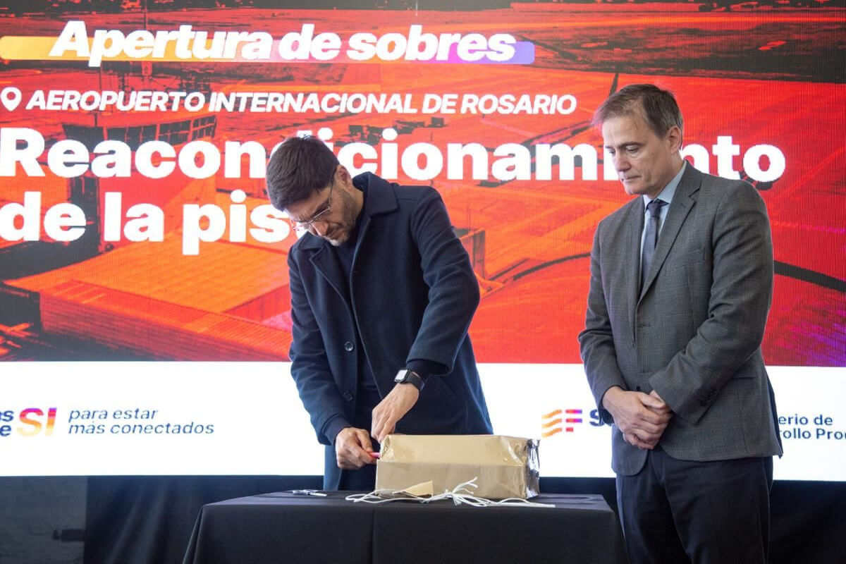 Apertura de sobres de ofertas para la renovación de la pista del Aeropuerto Internacional Rosario Islas Malvinas