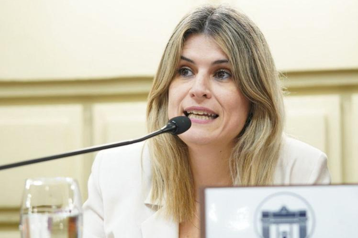 Diputada Charo Mancini en el recinto de la Legislatura santafesina
