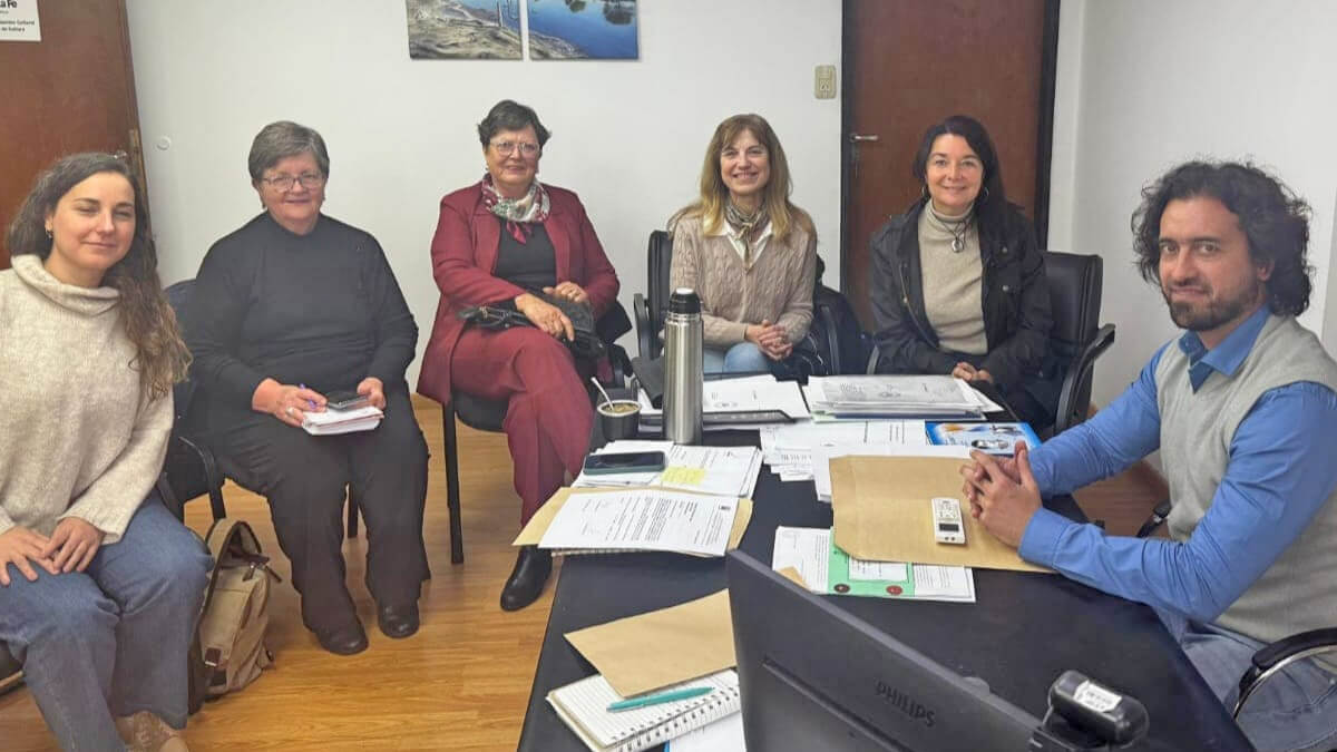 Estela Yaccuzzi reunida con miembros del Consejo Directivo de la Asociación de Museos