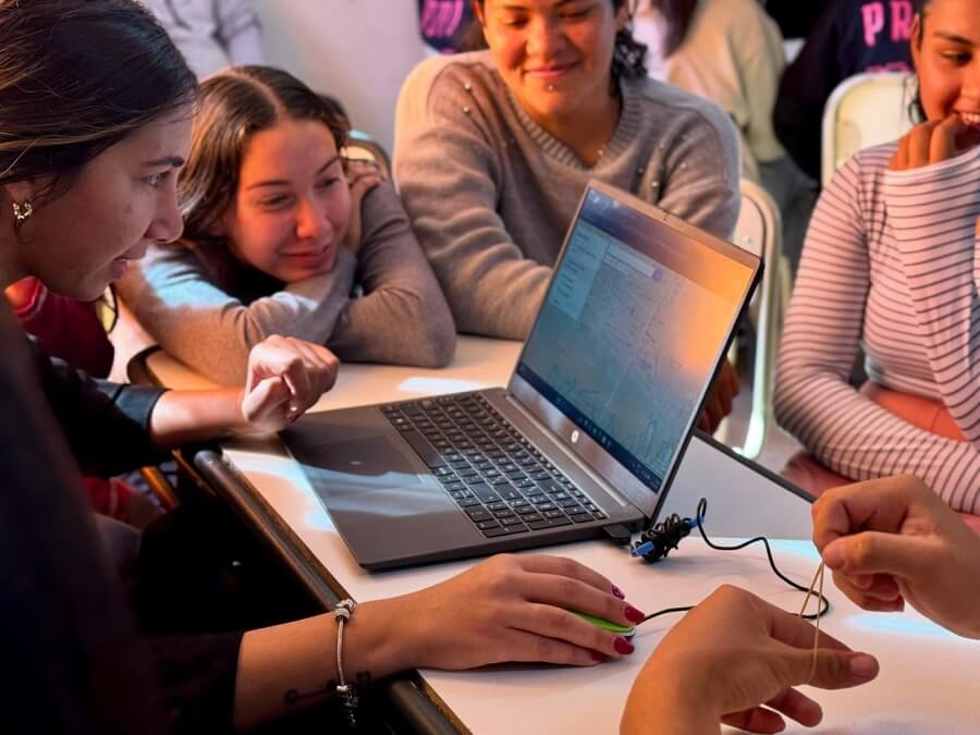 Encuentro de Participación Comunitaria en con estudiantes en la EESO N° 576 de Moussy