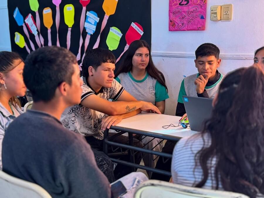 Encuentro de Participación Comunitaria en con estudiantes en la EESO N° 576 de Moussy