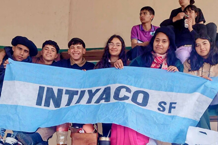 Alumnos de la EFA Intiyaco participando en el certamen ganadero Brangus en Chaco.