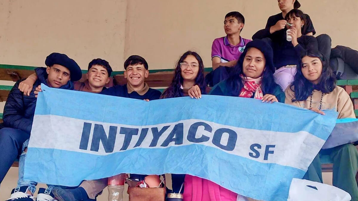 Alumnos de la EFA Intiyaco participando en el certamen ganadero Brangus en Chaco.