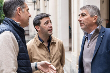El ministro Fabián Bastia junto a Matías Figueroa Escauriza y Roberto Ryan en la presentación del Registro de Personas Jurídicas, Empresas y Contratos en Santa Fe.