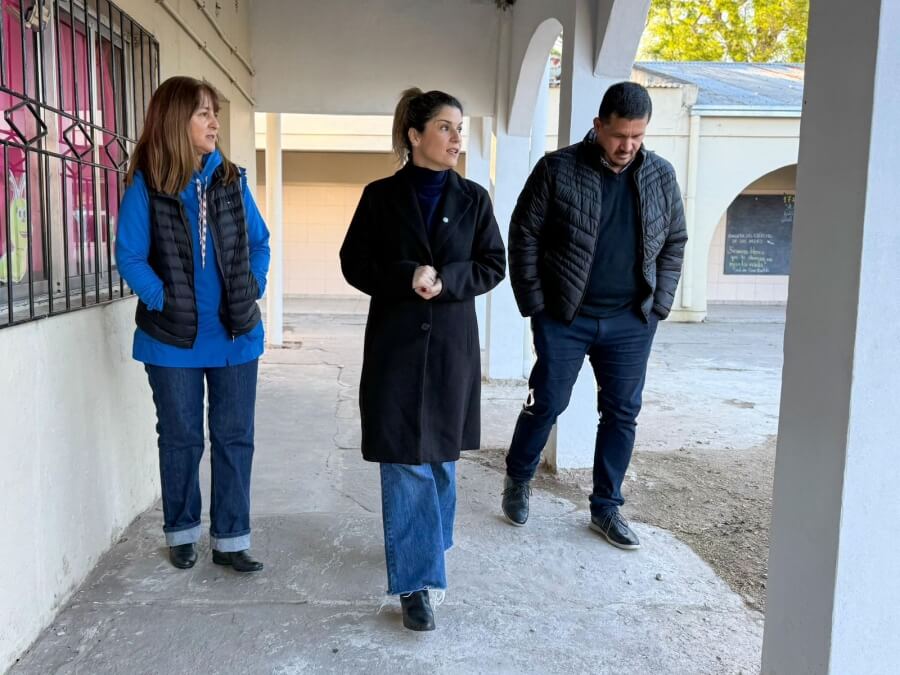 La diputada Mancini recorriedo la Escuela N° 513 de El Rabón junto a directivos