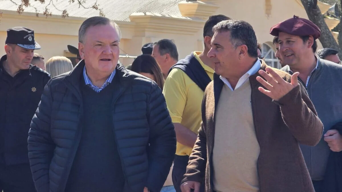 El senador Michlig recorriendo la 84° Exposición Rural de San Cristóbal