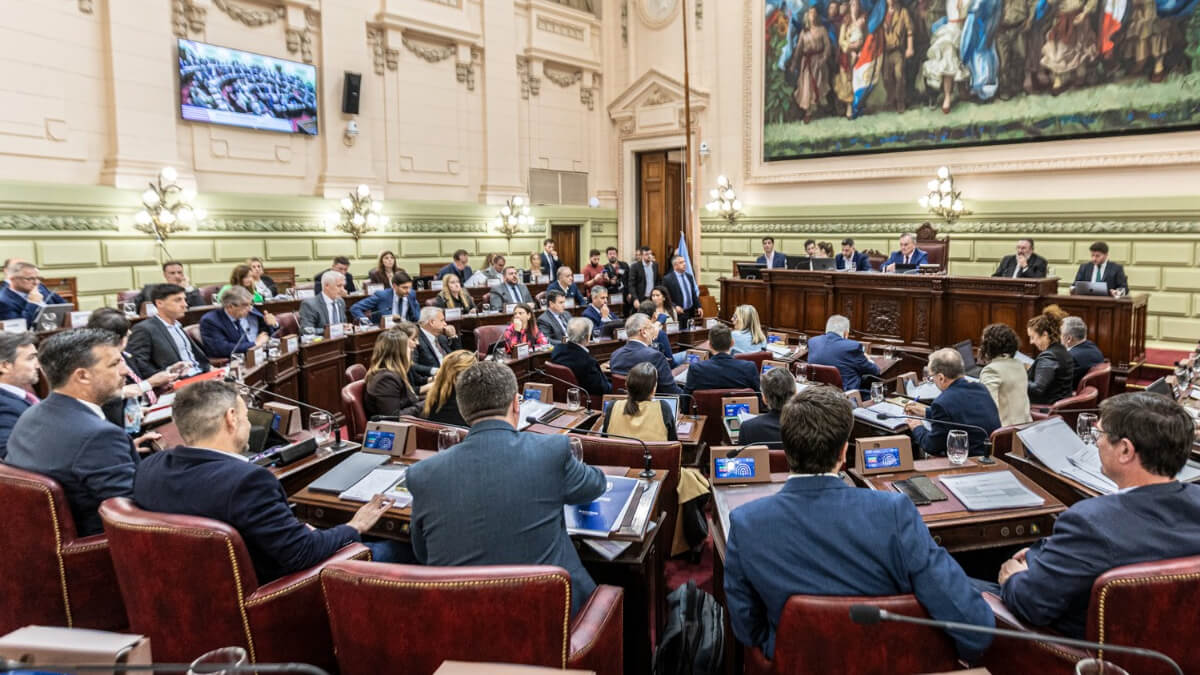 Plenario de la Convención Reformadora durante la votación de la primera parte de la nueva Constitución de Santa Fe.