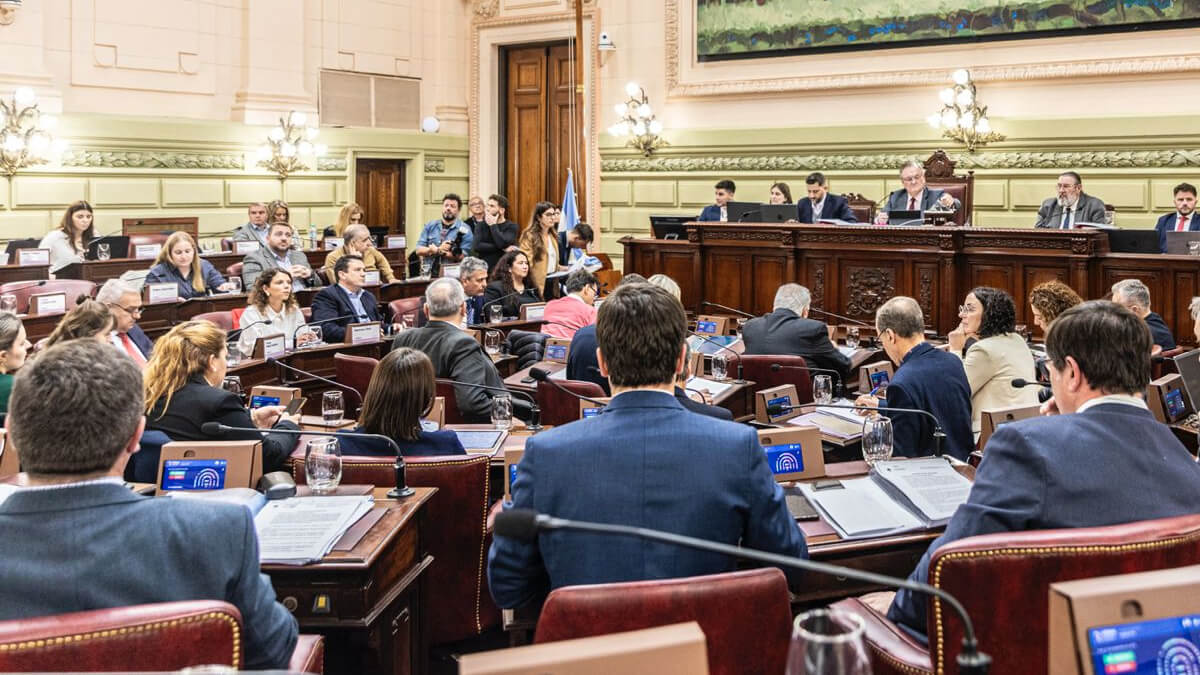 Sesión plenaria de la Convención Reformadora con los convencionales debatiendo autonomía municipal
