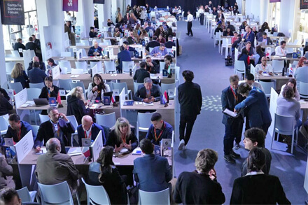Primera jornada del Santa Fe Business Forum con participantes en rondas de negocios.