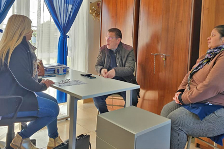 Senador Rodrigo Borla reunido con autoridades escolares en San Justo