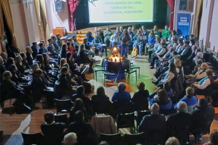 Encuentro de Canto Colectivo en la Sala Municipal de Cultura de Romang con coros regionales