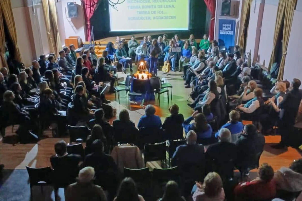 Encuentro de Canto Colectivo en la Sala Municipal de Cultura de Romang con coros regionales