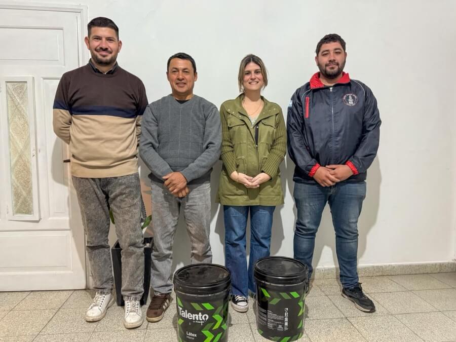 Mancini entregó 40 litros de pintura solicitados para el reacondicionamiento del cuartel
