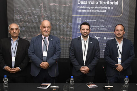 Autoridades en el acto de apertura del Seminario Internacional en el Centro de Innovación de Avellaneda
