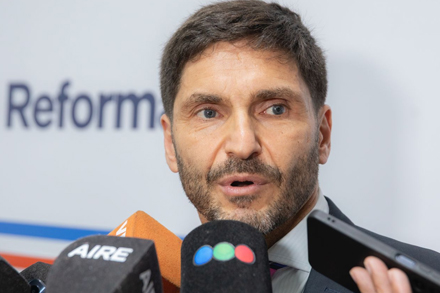 Maxi Pullaro al concluir la última sesión de la Convención Reformadora de la Constitución de Santa Fe.