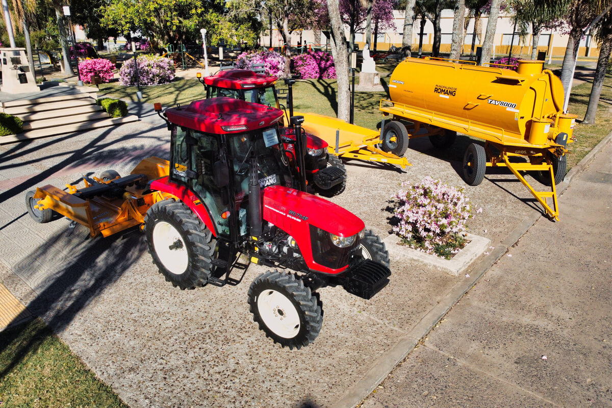 Nuevos tractores y maquinarias incorporados por la Municipalidad de Romang
