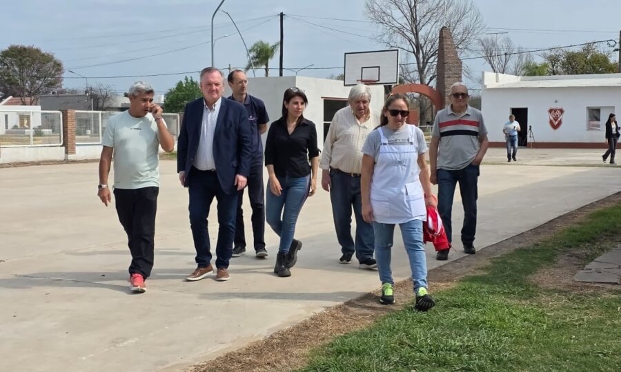 El senador Michlig junto a directivos del Club Unión Social y Deportivo Hersilia recorrieron las instalaciones