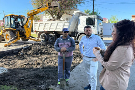 Intendente Gonzalo Braidot supervisa las obras de bacheo en Calle 15, Avellaneda.