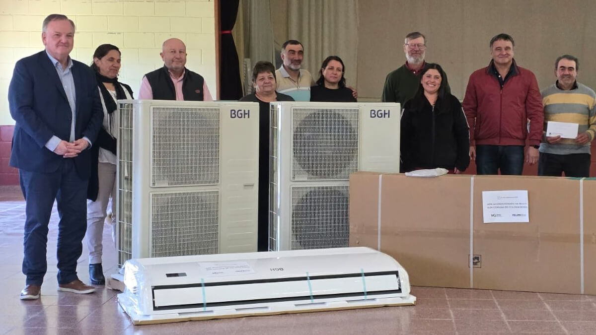Entrega de aires acondicionados en Colonia Bossi