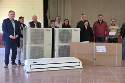 Entrega de aires acondicionados en Colonia Bossi