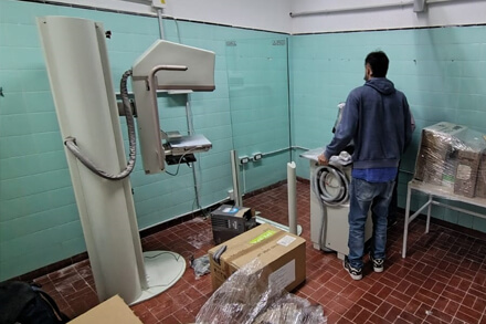 Instalación del nuevo mamógrafo en el Hospital SAMCO de Villa Ocampo