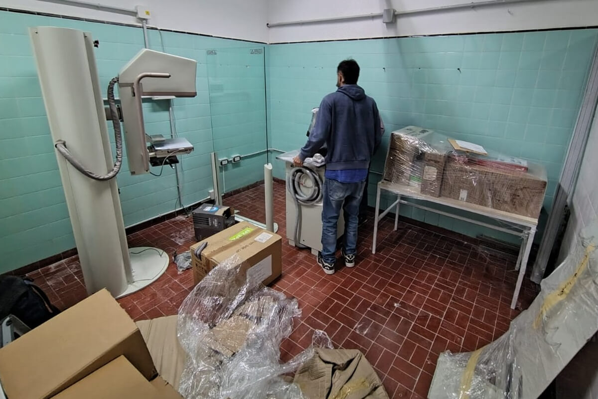 Instalación del nuevo mamógrafo en el Hospital SAMCO de Villa Ocampo