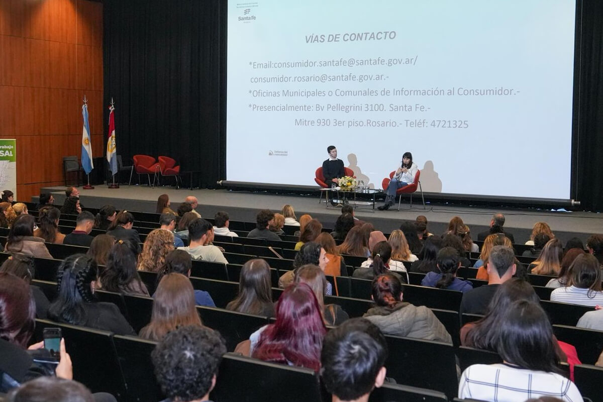 Momento de la capacitación sobre nuevas tendencias en la industria alimentaria en el Museo de la Constitución.